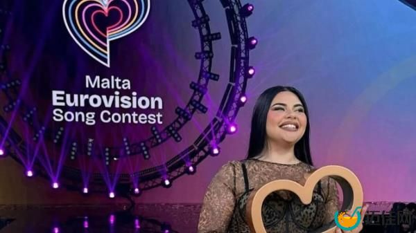 欧洲歌唱大赛最佳歌曲：Veta Malta用流行短语“serving pussy”制作了一个文字游戏