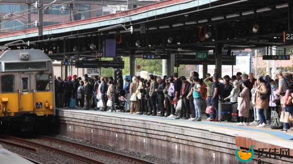 Commuters have faced mo<em></em>nths of transport disruption amid the o<em></em>ngoing pay dispute. Picture: NewsWire / Damian Shaw