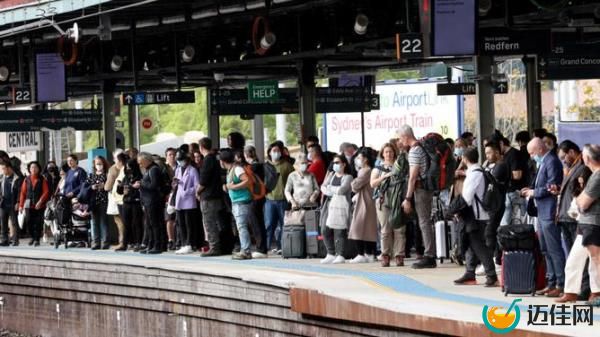Thousands of train services were cancelled or delayed between Friday and Monday. Picture: NewsWire / Damian Shaw