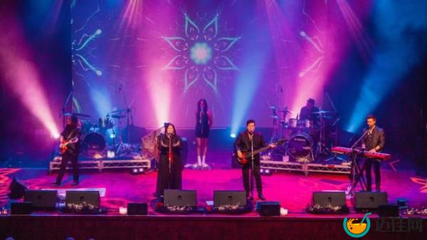 Seventh Wo<em></em>nder Performs Fleetwood Mac.