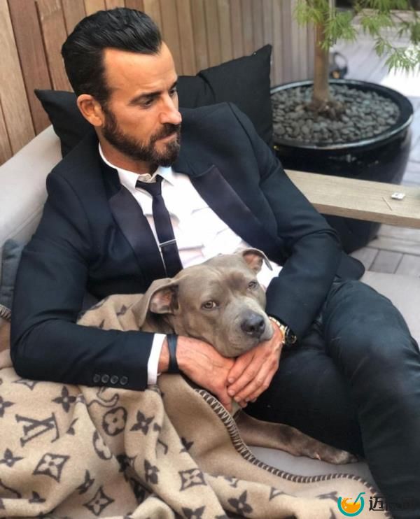 Justin Theroux and his dog Kuma.