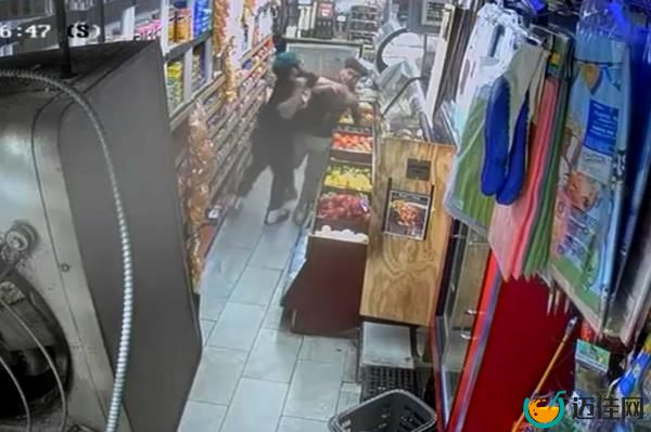 deli worker beating queens