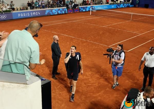Andy Murray of Team Great Britain reacts with partner (not in f<em></em>rame) Daniel Evans of Team Great Britain as they leave the court after losing match point against Taylor Fritz of Team United States and Tommy Paul of Team United States during the Men