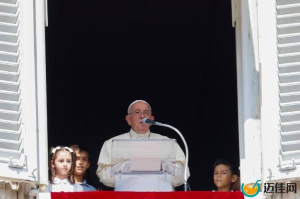 Pope Francis, flanked by children from the five continents, speaks from his studio