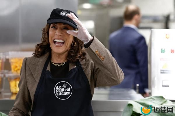 U.S. Vice President Kamala Harris celebrates Thanksgiving Day by helping to prepare vegetables at DC Central Kitchen (DCCK) in Washington, U.S., November 28, 2024.