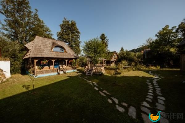 The quaint Romanian village for sale. Entire village for sale at ￡650,000 complete with timber and stone houses, a pavilion and its own zip line. 