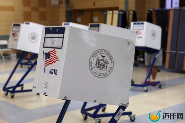 A voter fills out a ballot at the P.S. 166Q polling place in the Queens borough of New York City, U.S., November 7, 2023. 