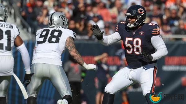 Bears offensive tackle Darnell Wrigh<em></em>t (58) blocks Raiders defensive end Maxx Crosby on Sunday, Oct. 22, 2023, at Soldier Field. 