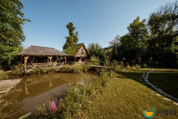 The quaint Romanian village for sale. Entire village for sale at ￡650,000 complete with timber and stone houses, a pavilion and its own zip line. 