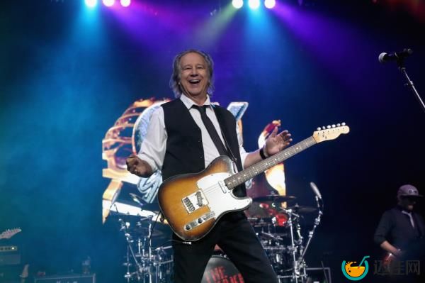 Greg Kihn performs in co<em></em>ncert during the Best In Show tour at HEB Center on November 2, 2018.