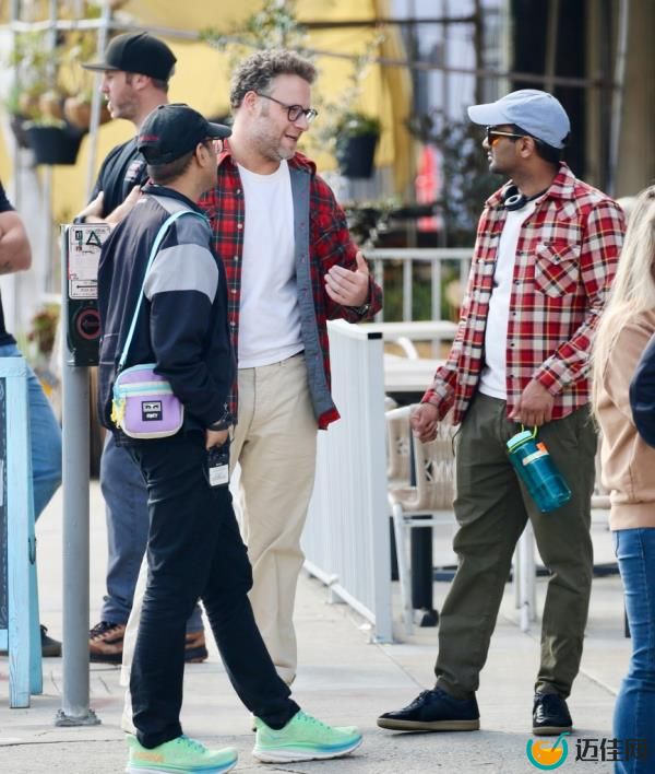 Seth Rogen and Aziz Ansari on the set of 