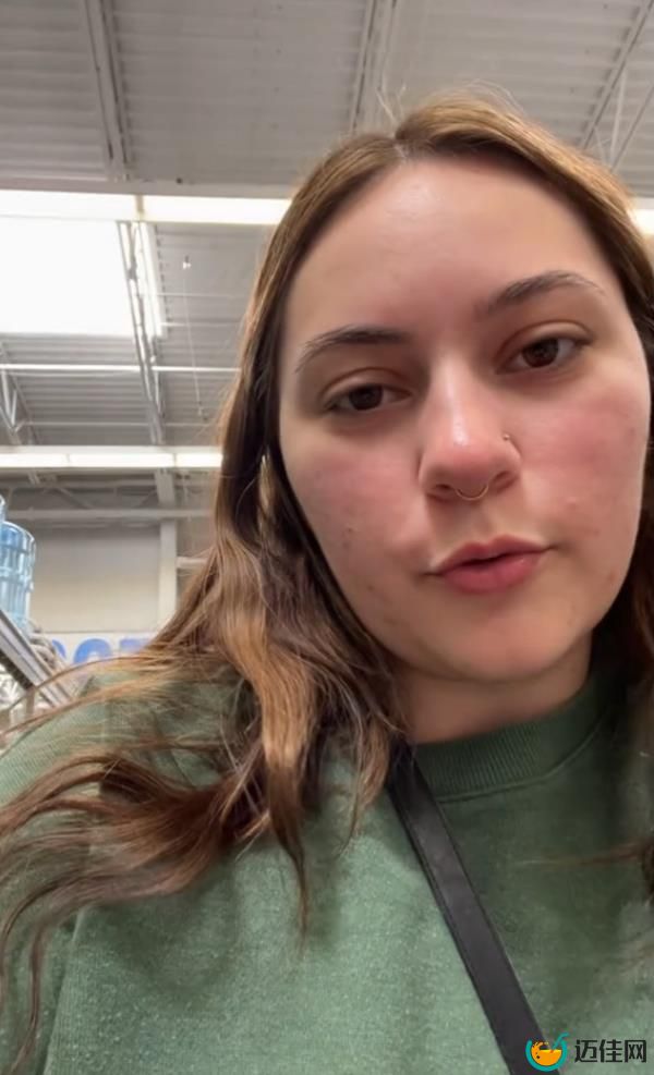 TikToker Victoria Damore  complaining a<em></em>bout things being locked up at Walmart