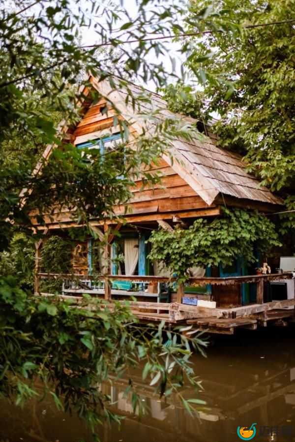The quaint Romanian village for sale. Entire village for sale at ￡650,000 complete with timber and stone houses, a pavilion and its own zip line. 