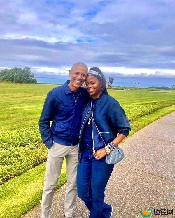 Barack and Michelle Obama smiling. 