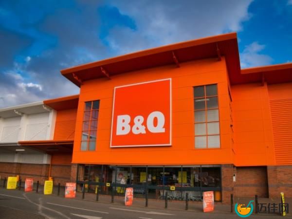 The fro<em></em>ntage and brand logo of a branch of the UK DIY store B&Q, taken in a local retail park on Wirral, UK on a sunny afternoon