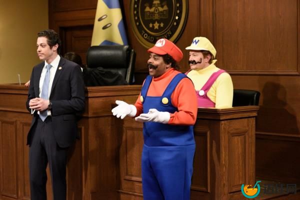 Pete Davidson as Andrew Cuomo, Kenan Thompson as Mario, and host Elon Musk as Wario on 
