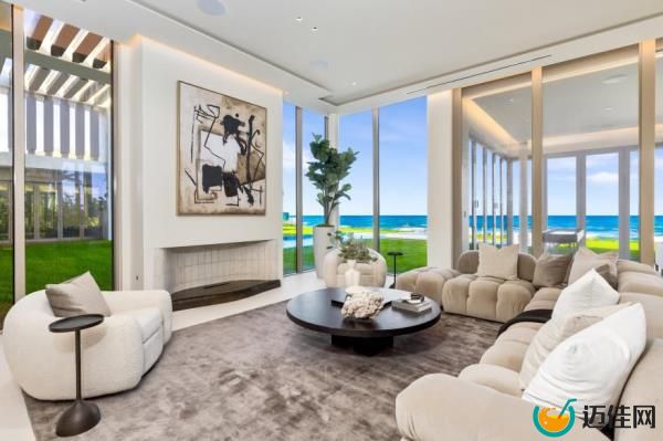 The breakfast room.