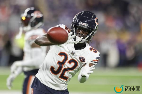 Bears cornerback Terell Smith warms up before a game against the Vikings on Monday, Nov. 27, 2023, at U.S. Bank Stadium in Minneapolis. 