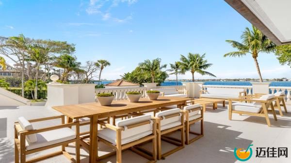 An outdoor al-fresco dining space.
