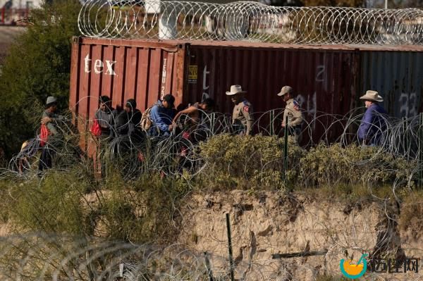 Texas Department of Public Safety troopers  with migrants in Eagle Pass, Texas on Jan. 3, 2024.