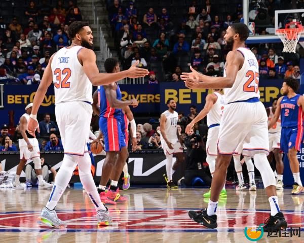 Karl-Anthony Towns (L.) and Mikal Bridges celebrate during the Knicks