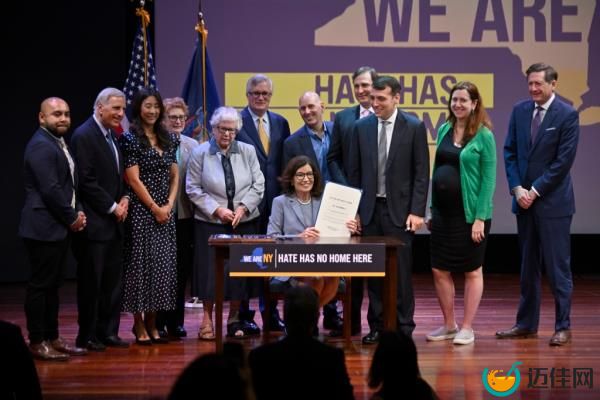 The bill requires colleges and universities that receive state funding to investigate and publicize campus hate crime statistics online.