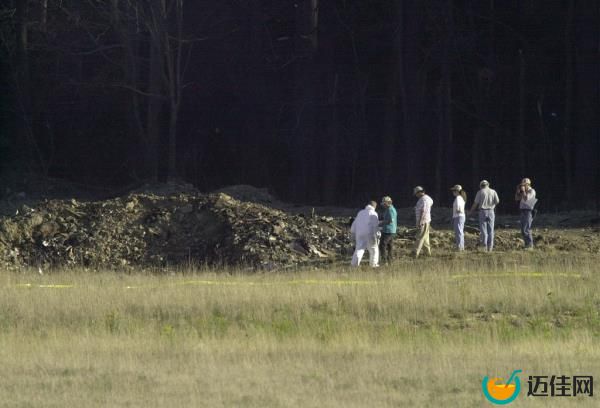Officials examine the crater in Shanksville, Pa., created by the crash of Flight 93.
