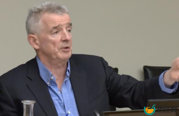 Michael O'Leary称，由于客流量限制，圣诞节期间飞往都柏林的返程航班可能要花费1000欧元