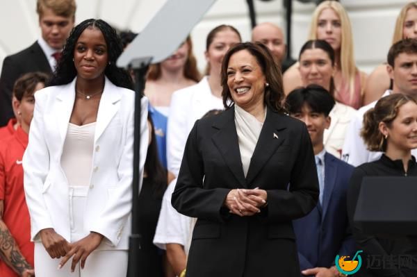 Kamala Harris (C) hosts an event with the Natio<em></em>nal Collegiate Athletic Association (NCAA) champio<em></em>nship teams on July 22, 2024.