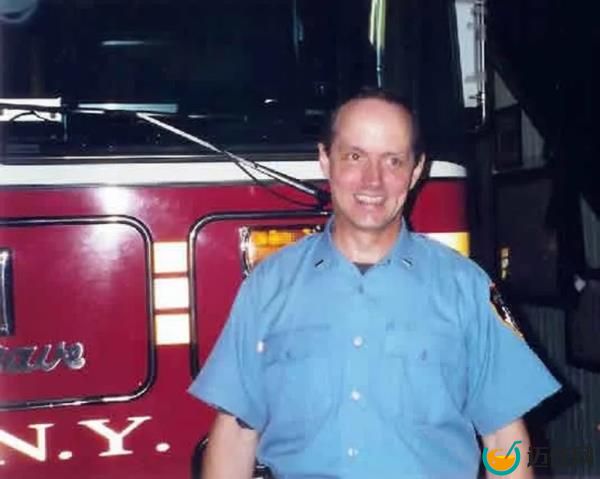 Charlie Hubbard</p><p>　　Firefighter