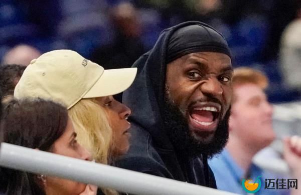 LeBron James and his wife Savannah Brinson watch Bro<em></em>nny James participate in the 2024 NBA Draft Combine at Wintrust Arena. 