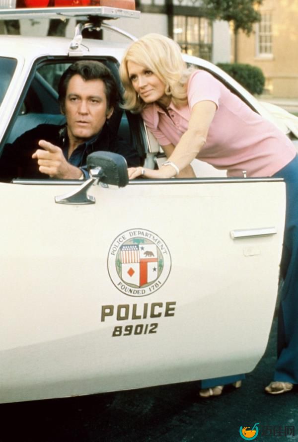 Earl Holliman, Angie Dickinson in 