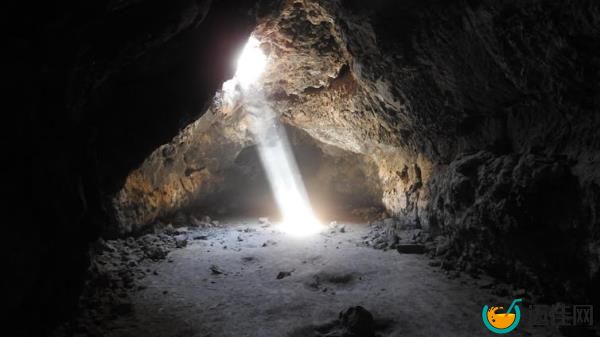 Lava tube in Mojave
