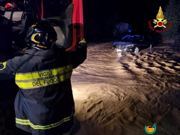 托斯卡纳洪水：暴雨袭击意大利中部，两名外国游客——一名婴儿和一名祖母——失踪