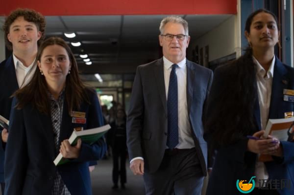 Vermont Seco<em></em>ndary College principal Tony Jacobs, school captains Akhila Gollamudi and Amelia Ross and year 11 student Jack Turner McCrae.
