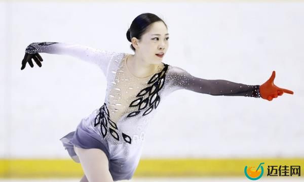 [冰上时间]滨田三重和吉田花在国际滑联滑冰颁奖典礼上获奖