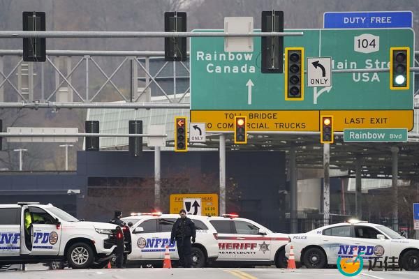 尼亚加拉大瀑布的彩虹桥车辆爆炸关闭了美国和加拿大之间的联系