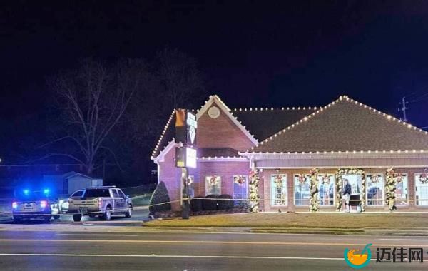 珠宝店抢劫案中被枪杀的女子说，节日快乐我不想伤害你们，”然后释放了防熊喷雾，主人说