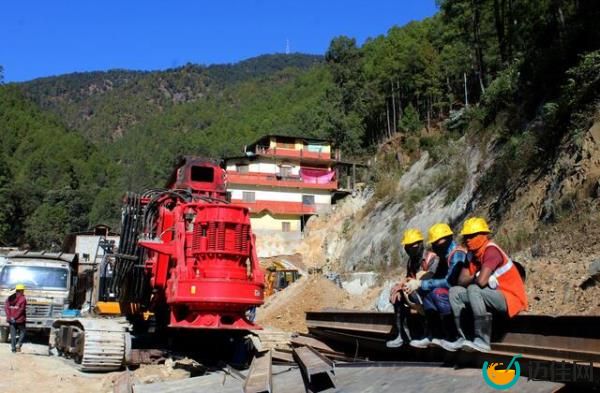 印度隧道坍塌，41名被困工人的救援工作因机器断裂而停止