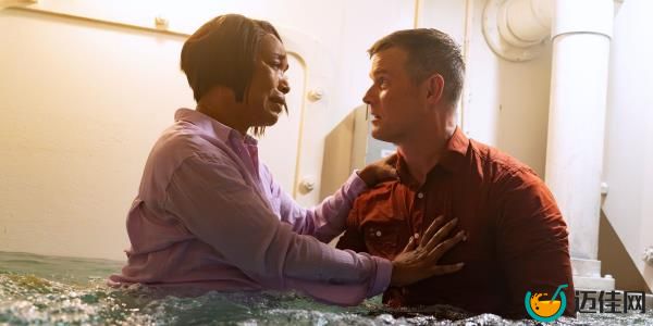 Angela Bassett as Athena Grant-Nash and Peter Krause as Bobby Nash holding each other in a flooding room in 9-1-1 season 7.