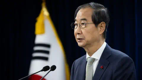 韩国投票弹劾代总统韩德洙
