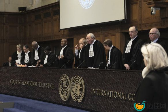 Judges Israel’s Aharon Barak, centre right, and South Africa’s Dikgang Ernest Moseneke, center left, preside over the opening of the hearings at the Internatio<em></em>nal Court of Justice.
